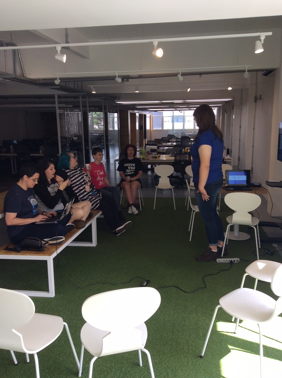 Miriam telling the women about Free Software, six women listening