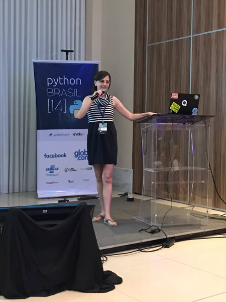 picture of myself giving the talk at PythonBrasil